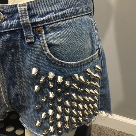 LF Vintage Levi’s shorts - Picture 2 of 6